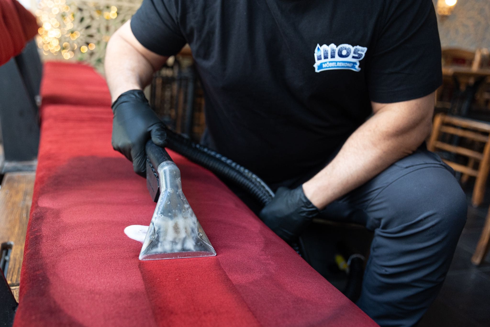 Djuprengöring av möbler