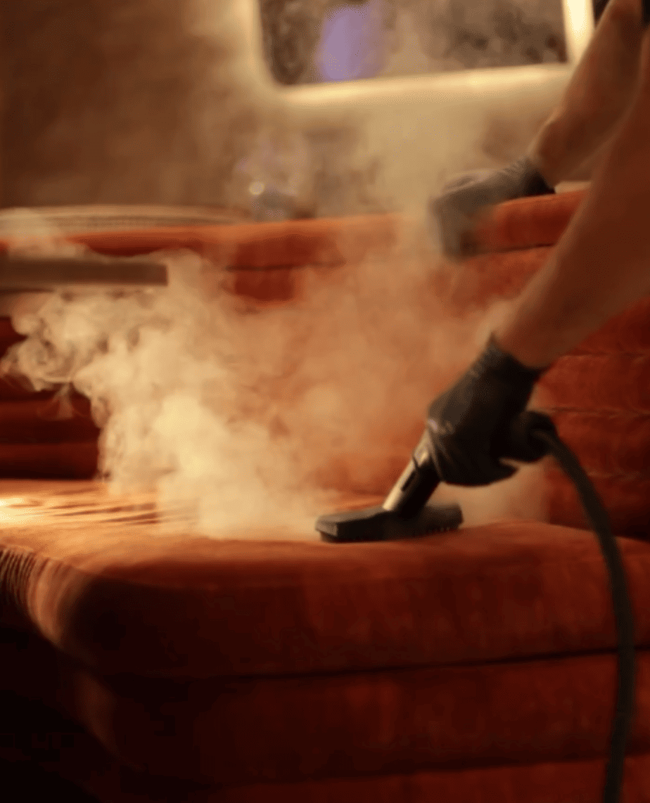 Ångrengöring av soffa